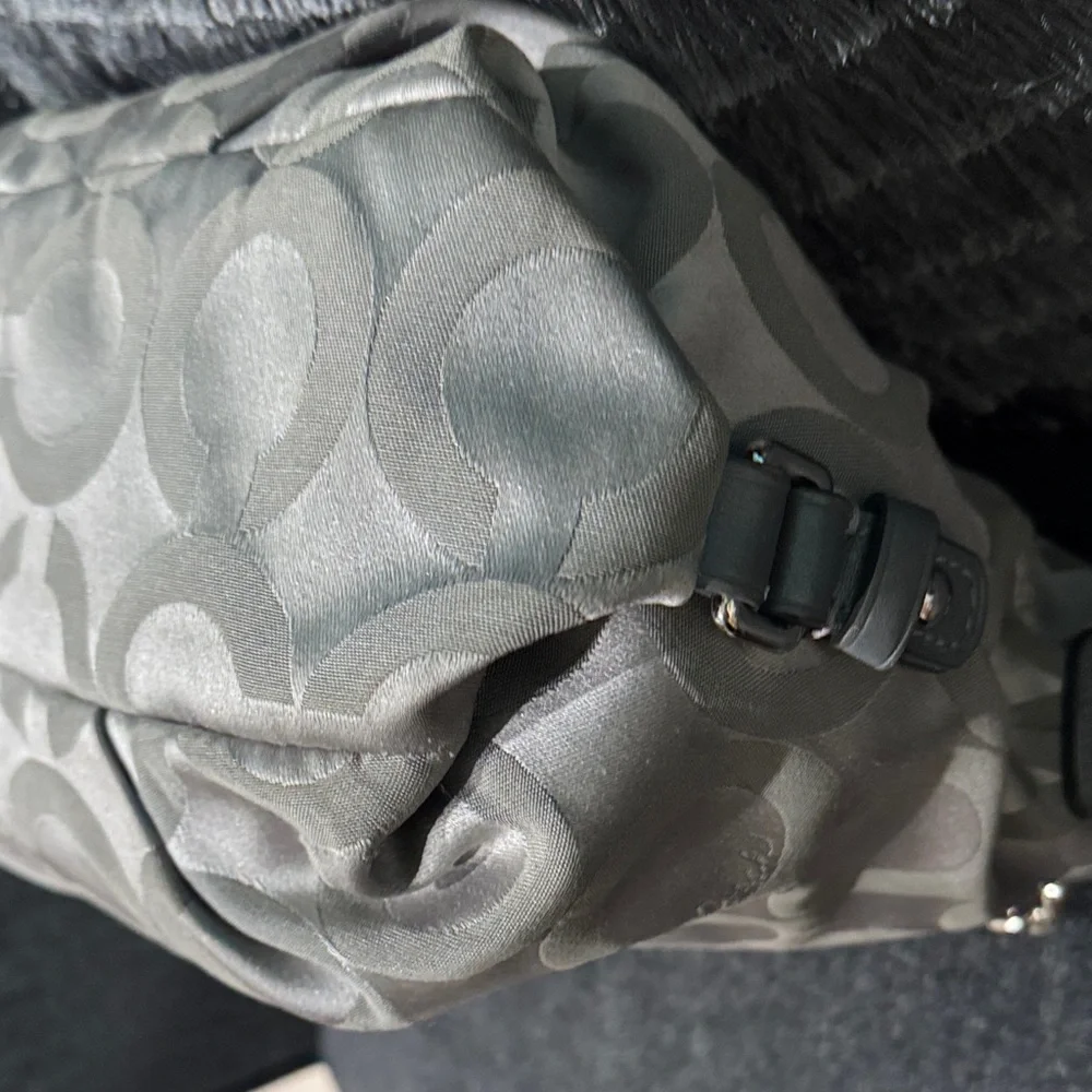 Coach Silver Gray Signature Chain-Trim Shoulder Bag - Picture 4 of 8
